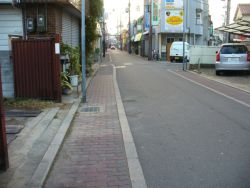 下坂部環濠跡を南北に走る主要道路