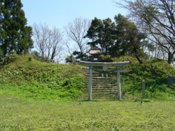 七尾城本丸奥にある神社跡