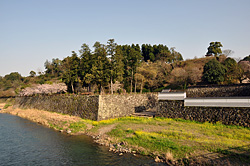 球磨川側から見た人吉城