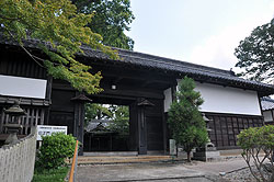 寿栄神社に移築されている太鼓門
