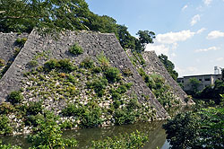 上野城の高石垣