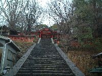 瑜伽神社が建つ山が西方院山城跡
