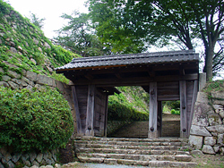 復元された鳥取城中仕切門
